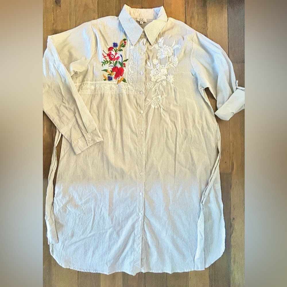 CC Chic Connection White/gray striped Shirt Belted Dress with Floral embroidery - Picture 6 of 13